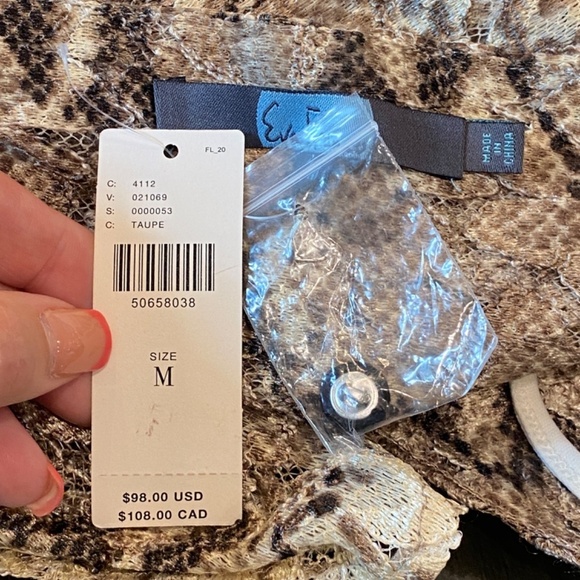 New! Anthropologie Willow Snake-Printed v-neck flutter slv Blouse 33345 - Picture 12 of 15